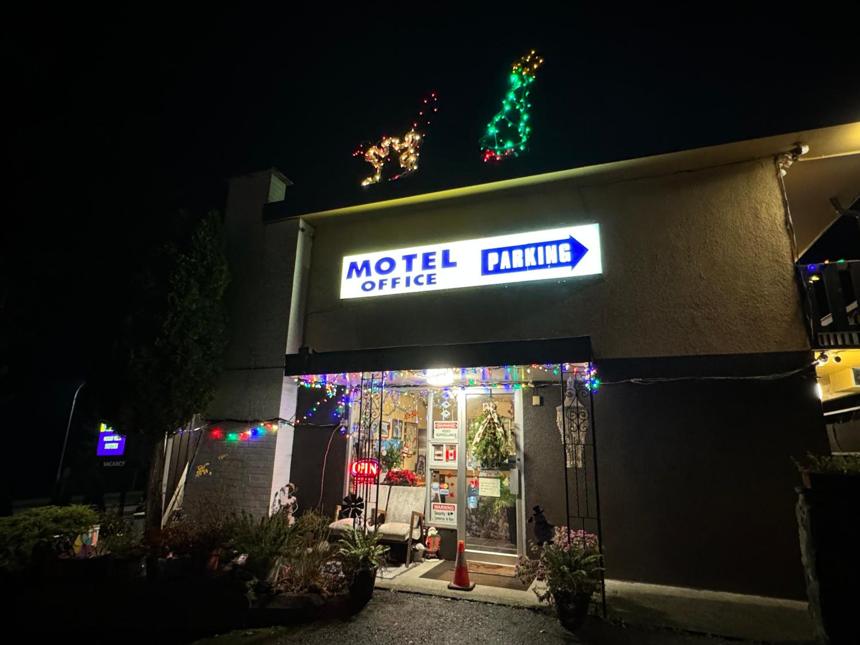 Holiday House Motel