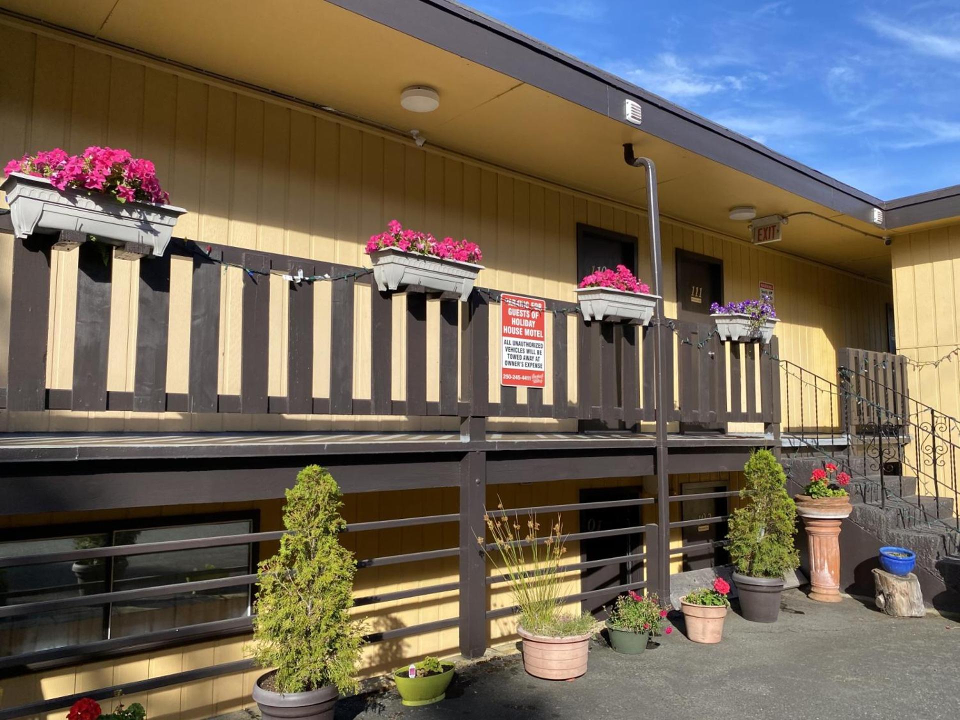 Holiday House Motel