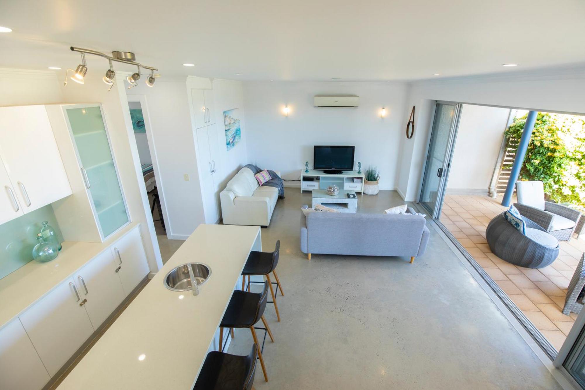 Shearwaters Apartment Waterfront Accomodation