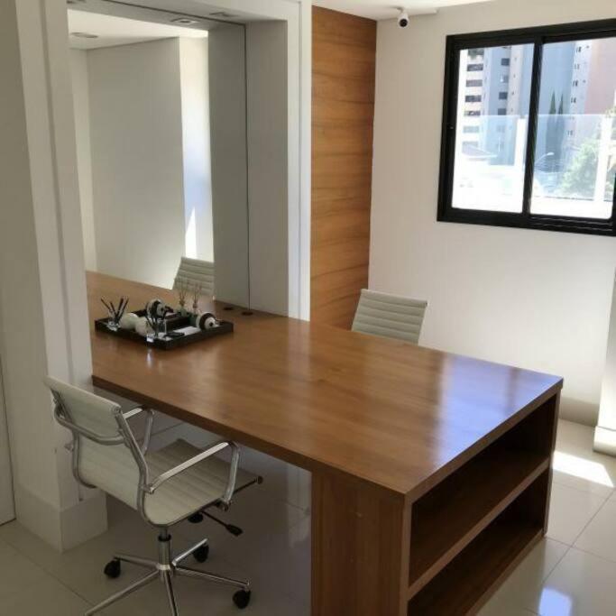Apto no Cabral em Curitiba com 3 quartos varanda piscina arcondicionado e 2 vagas de garagem