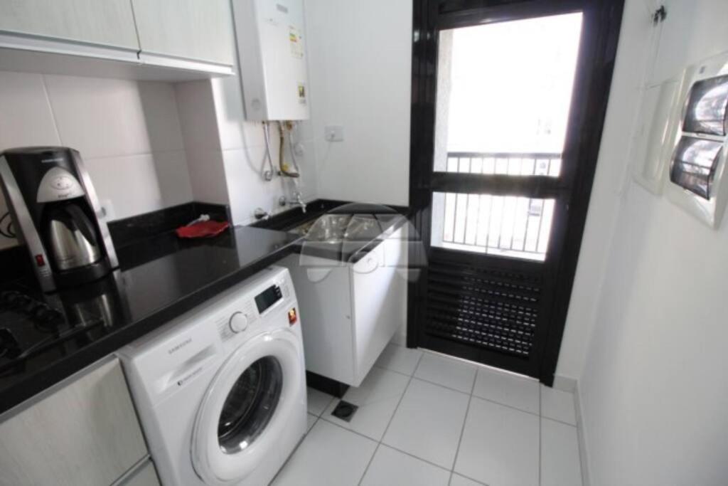 Apto no Cabral em Curitiba com 3 quartos varanda piscina arcondicionado e 2 vagas de garagem
