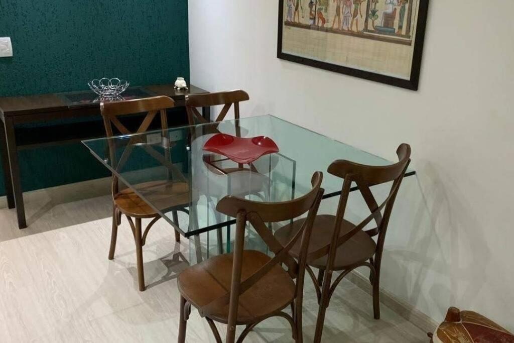 Apto no Cabral em Curitiba com 3 quartos varanda piscina arcondicionado e 2 vagas de garagem