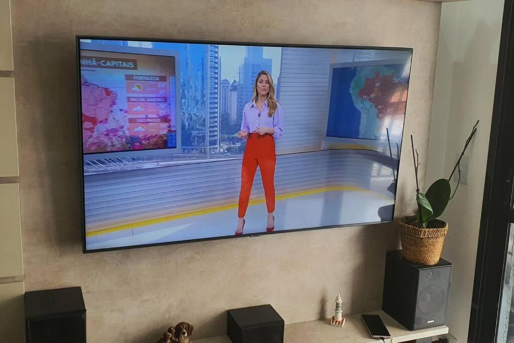 Apto no Cabral em Curitiba com 3 quartos varanda piscina arcondicionado e 2 vagas de garagem