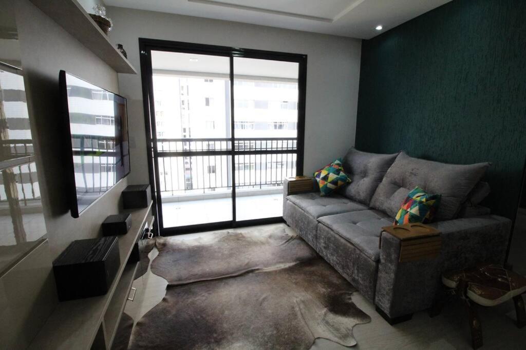 Apto no Cabral em Curitiba com 3 quartos varanda piscina arcondicionado e 2 vagas de garagem