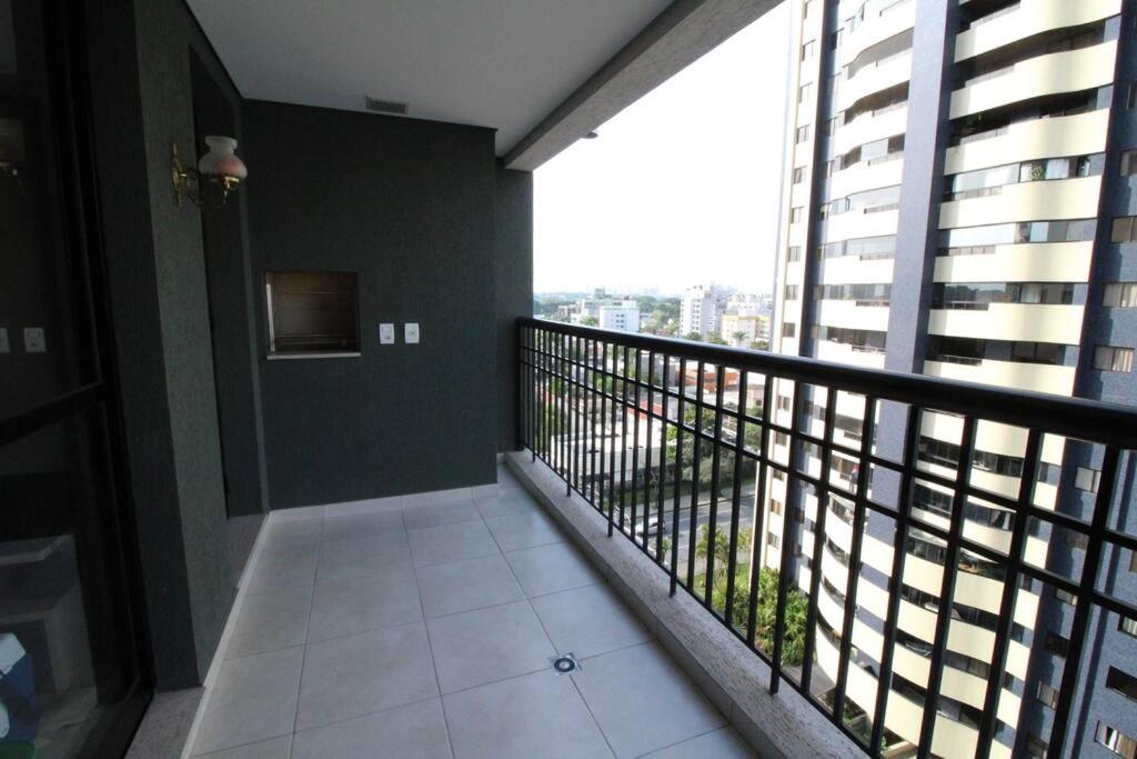 Apto no Cabral em Curitiba com 3 quartos varanda piscina arcondicionado e 2 vagas de garagem