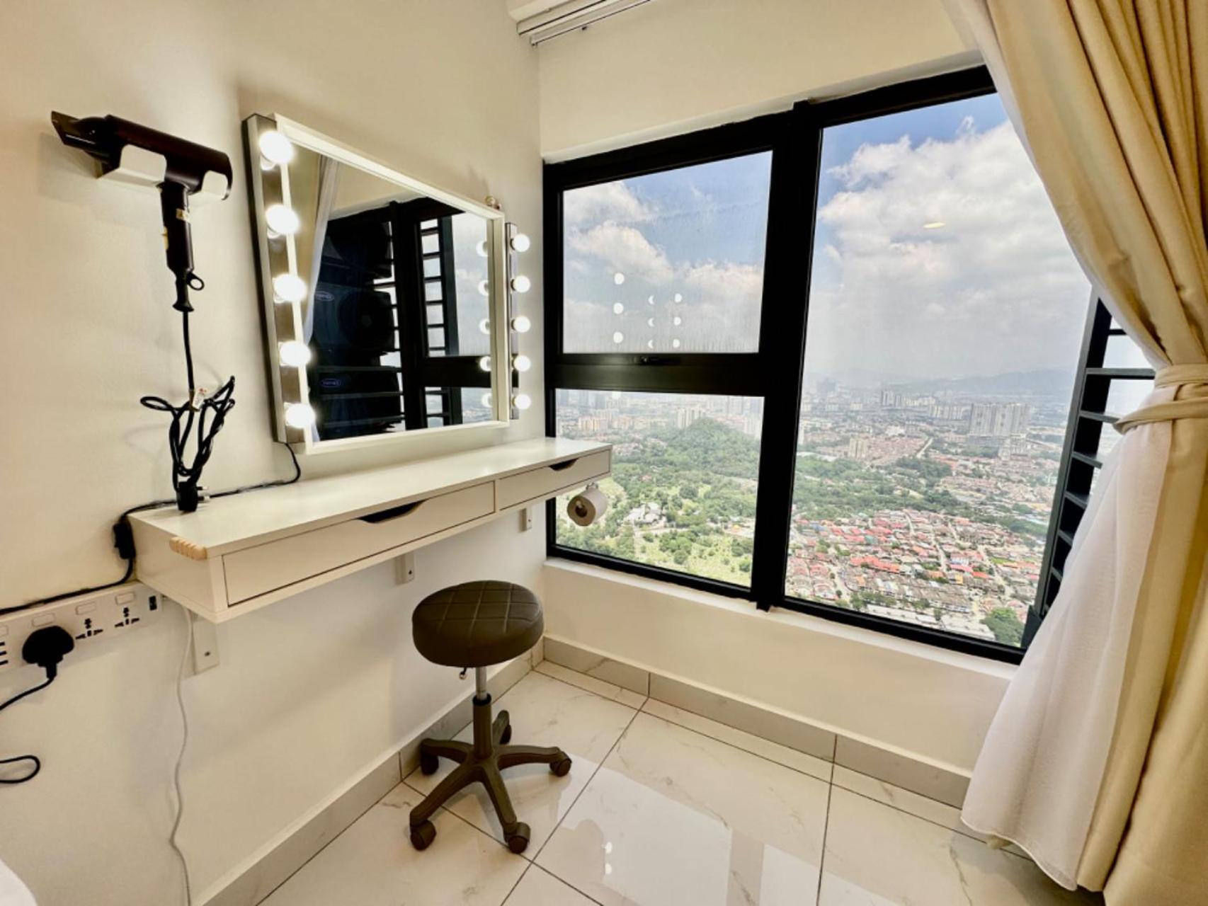 Arte Cheras, Kuala Lumpur 3 Room x 8 pax KLCC Nice View Karaoke with BathTub