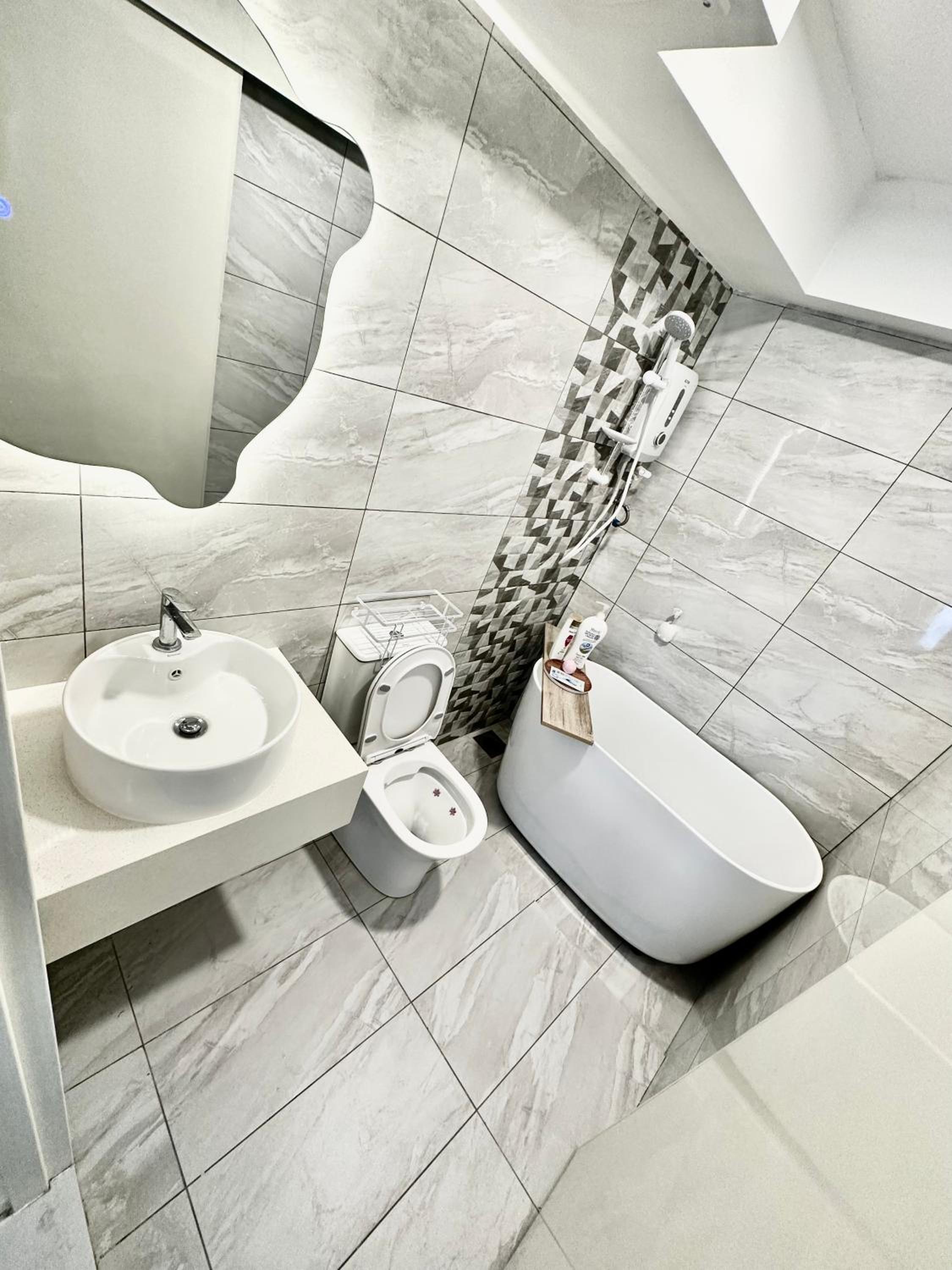 Arte Cheras, Kuala Lumpur 3 Room x 8 pax KLCC Nice View Karaoke with BathTub