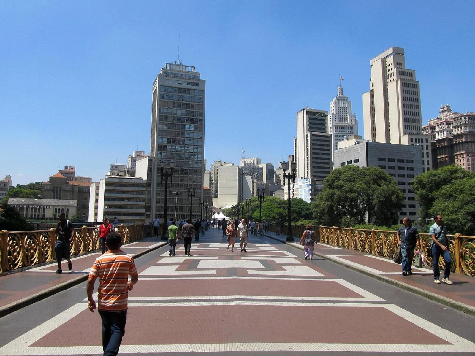 Amplo Apto no Centro de SP com Sauna e Piscina