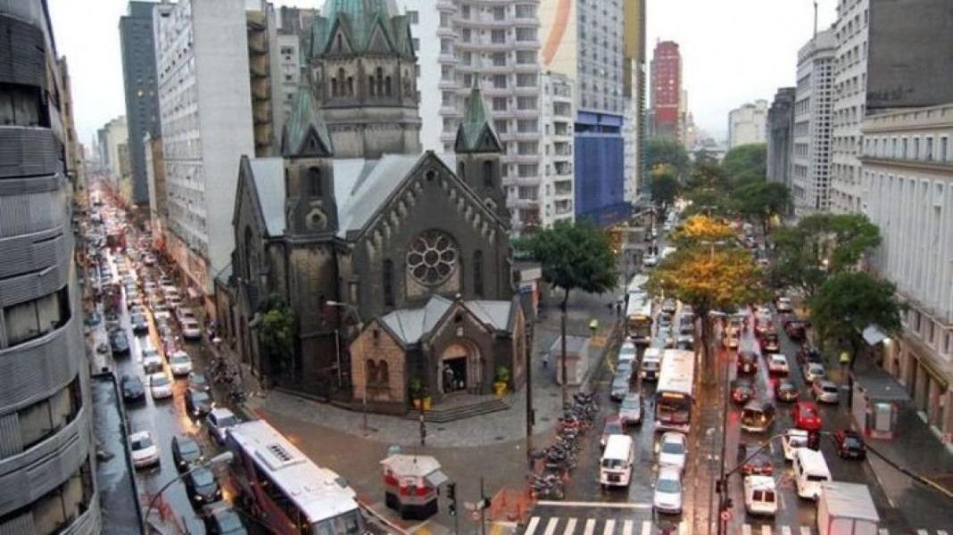 Amplo Apto no Centro de SP com Sauna e Piscina