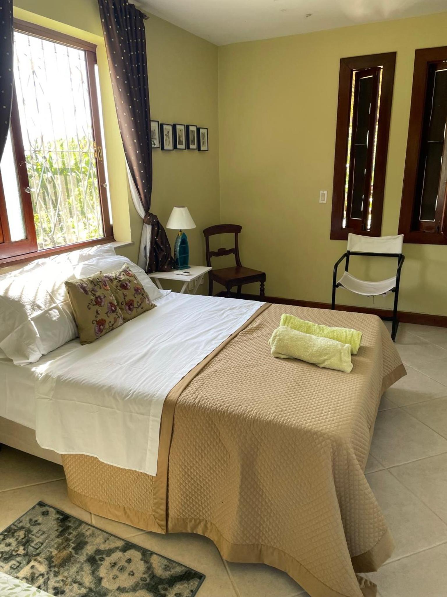 Quarto para 2, perto da praia Guarajuba, 9 ninutos