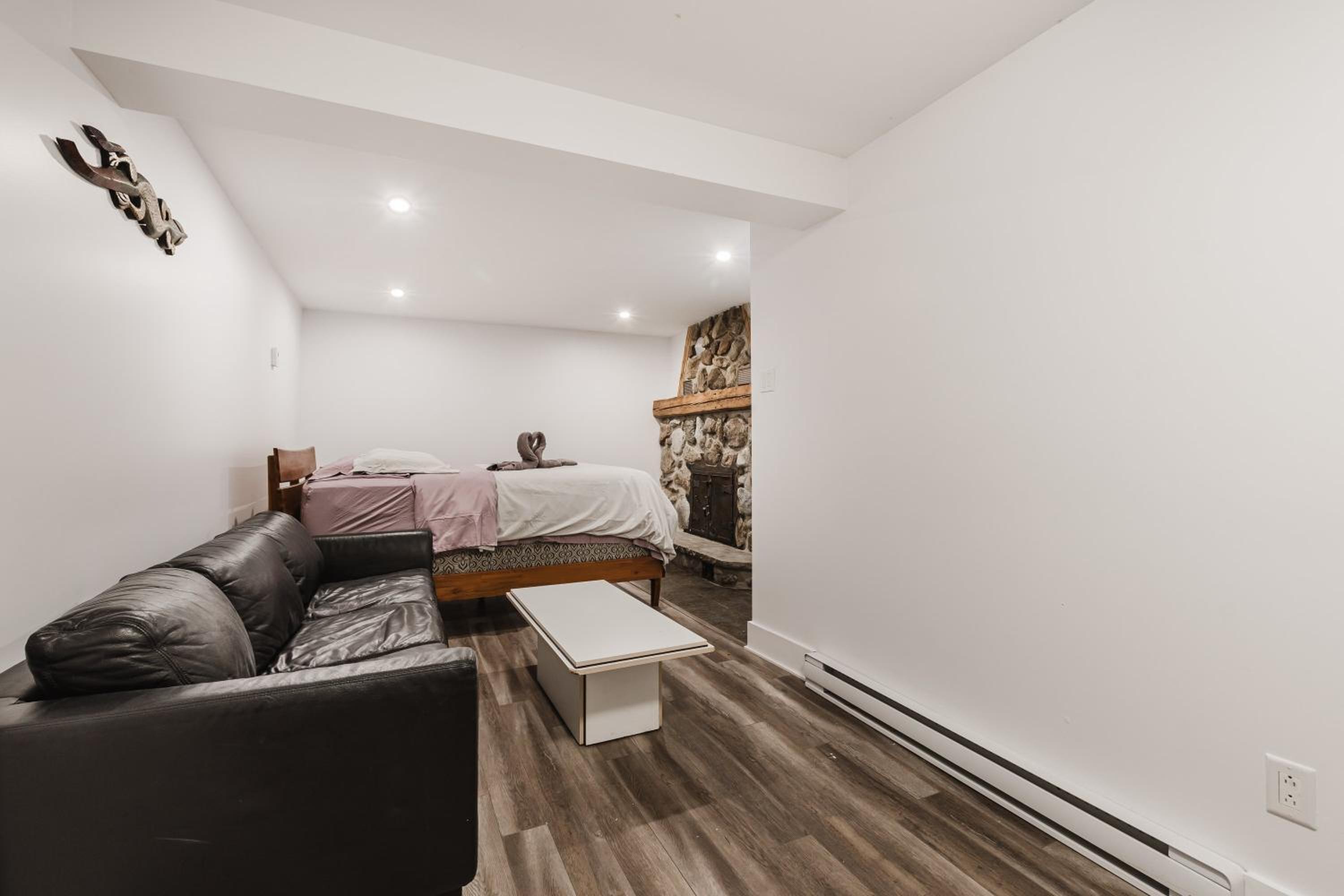 Maison à 2 chambres et sous-sol à Laval