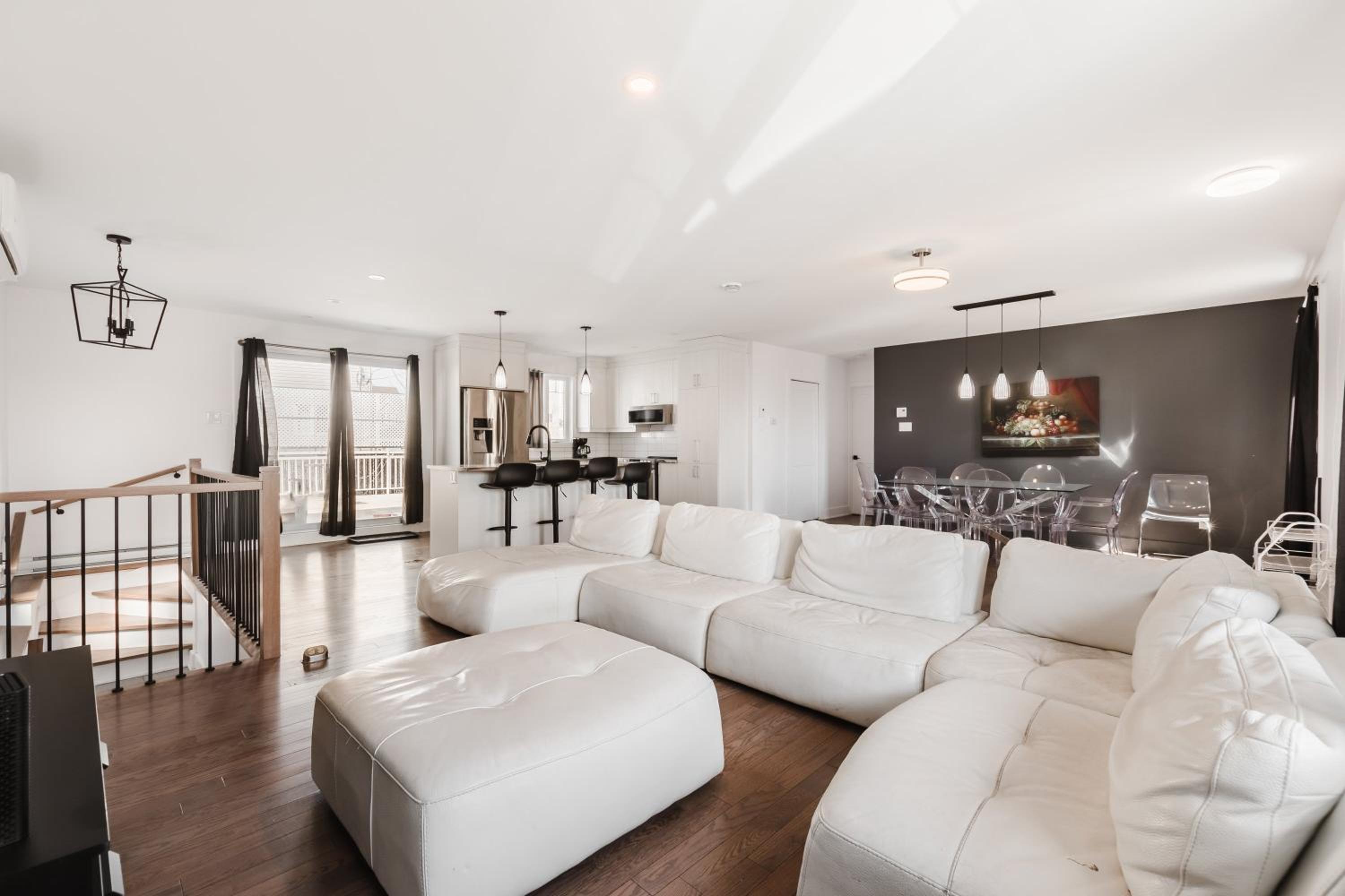 Maison à 2 chambres et sous-sol à Laval