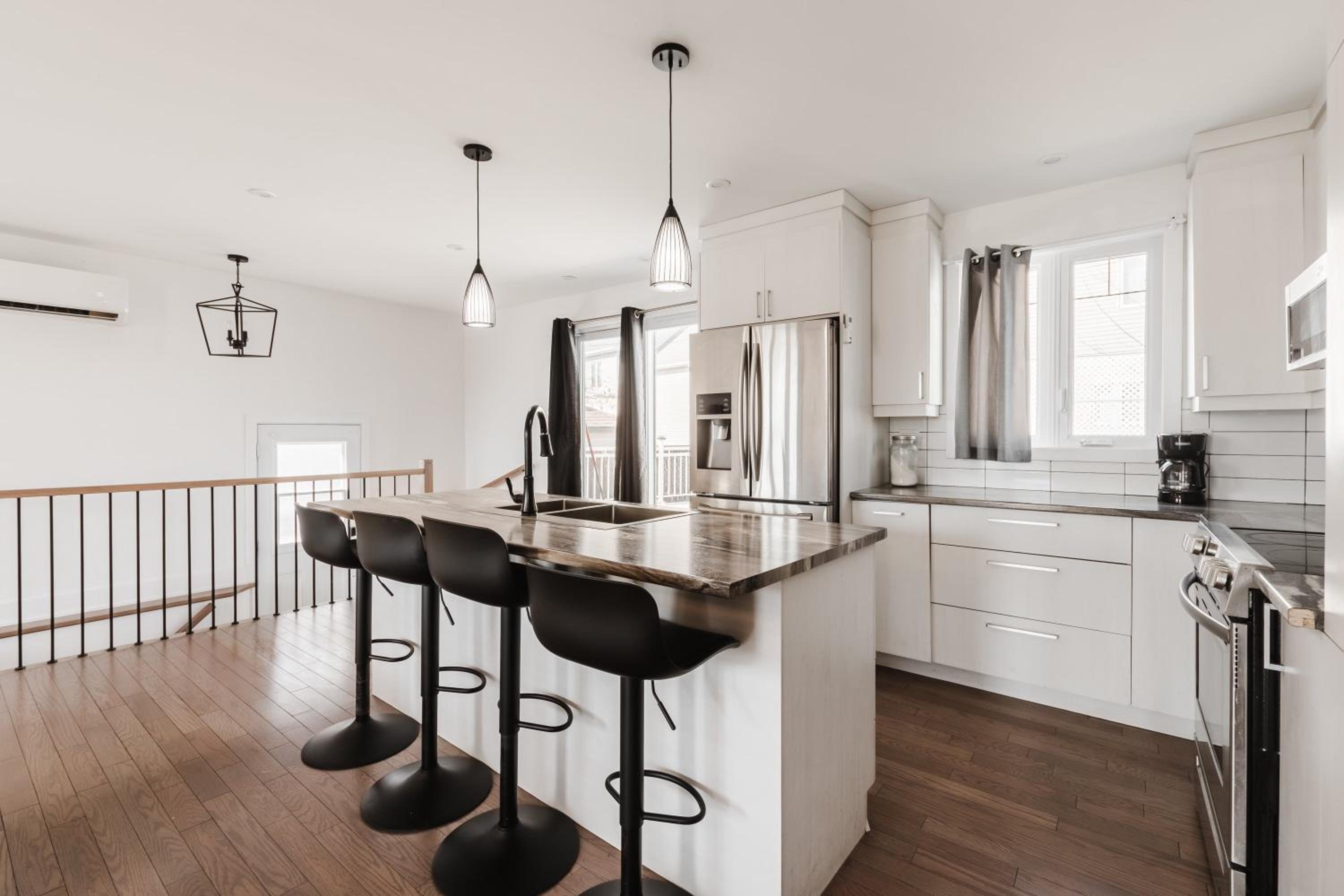 Maison à 2 chambres et sous-sol à Laval