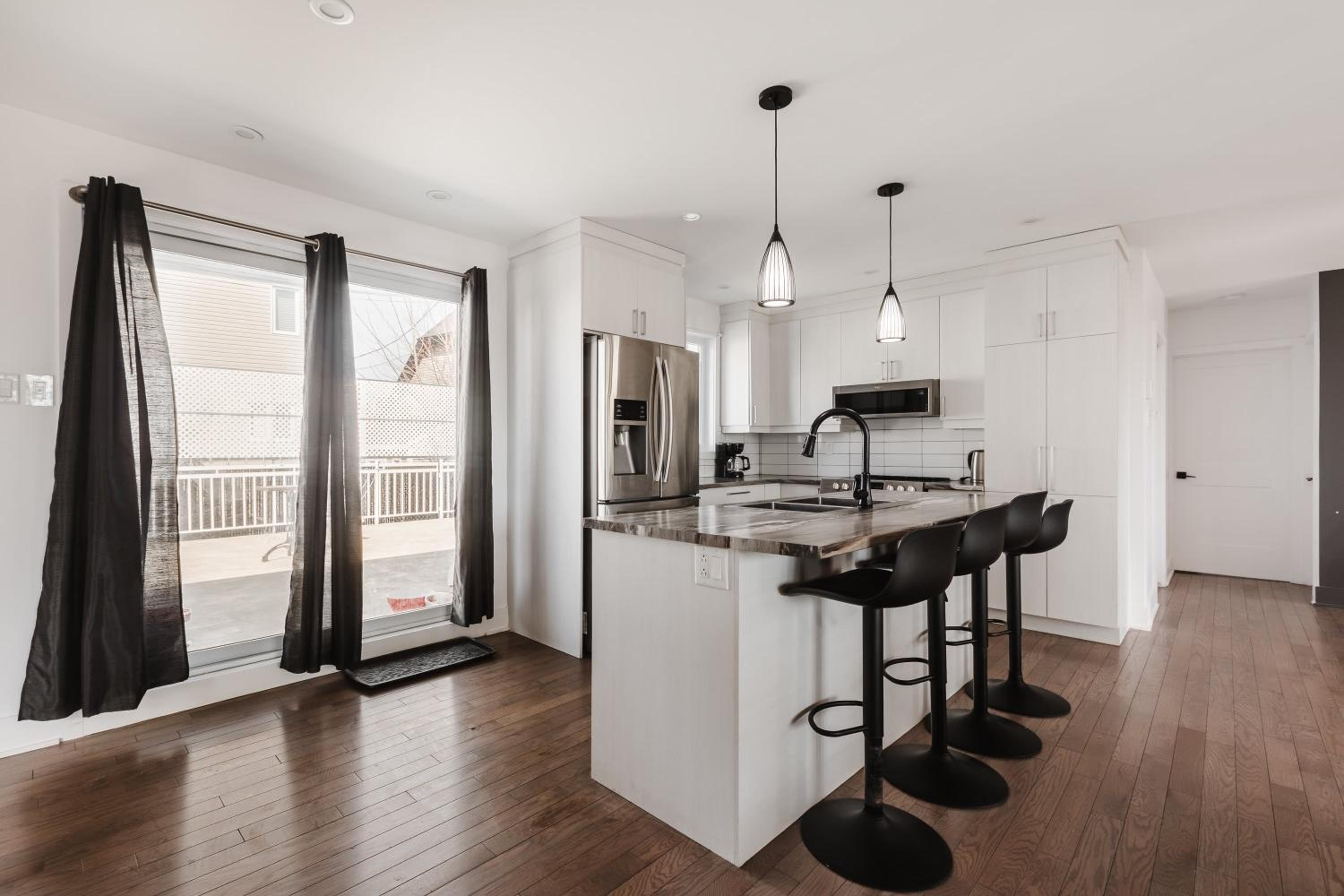 Maison à 2 chambres et sous-sol à Laval