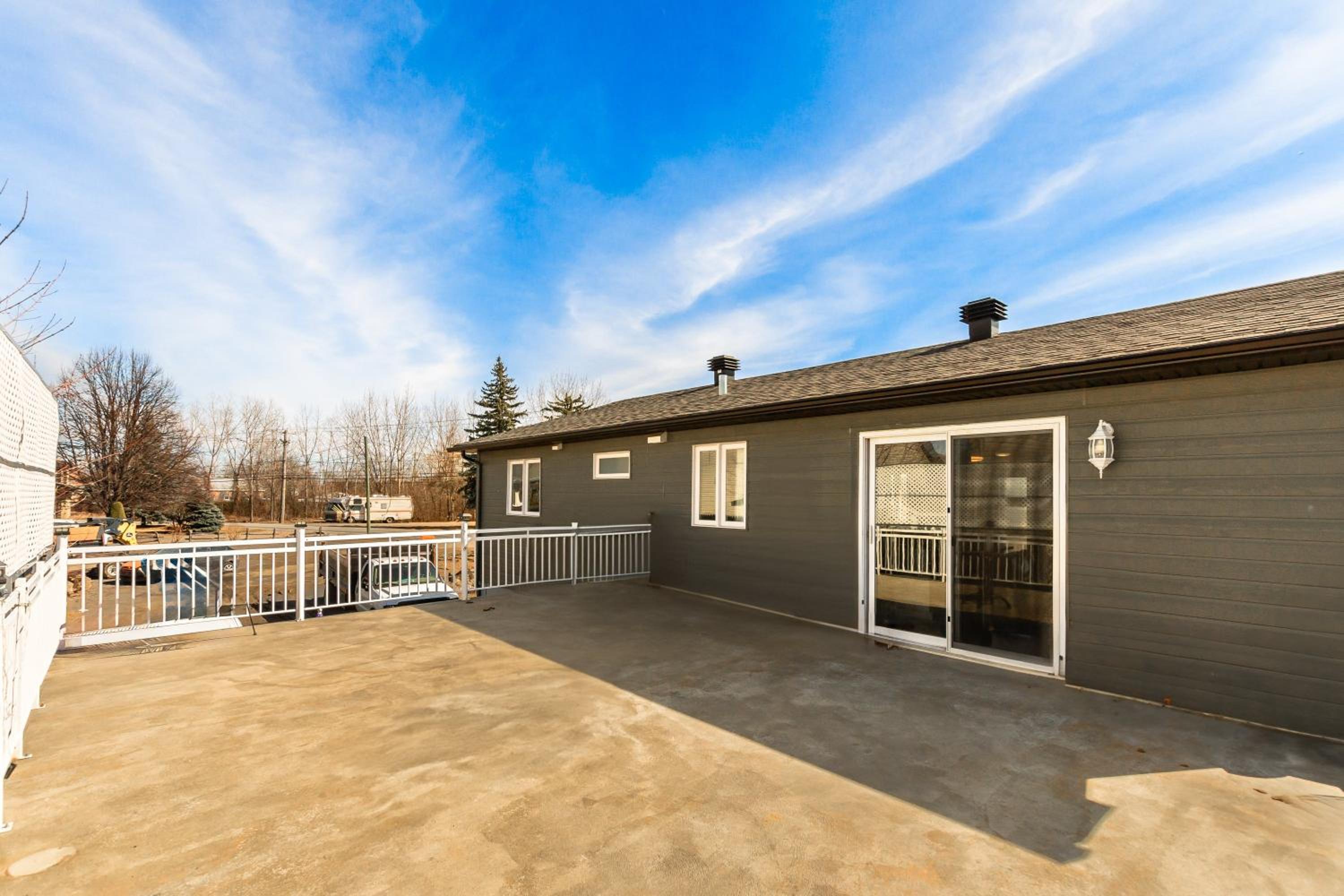 Maison à 2 chambres et sous-sol à Laval