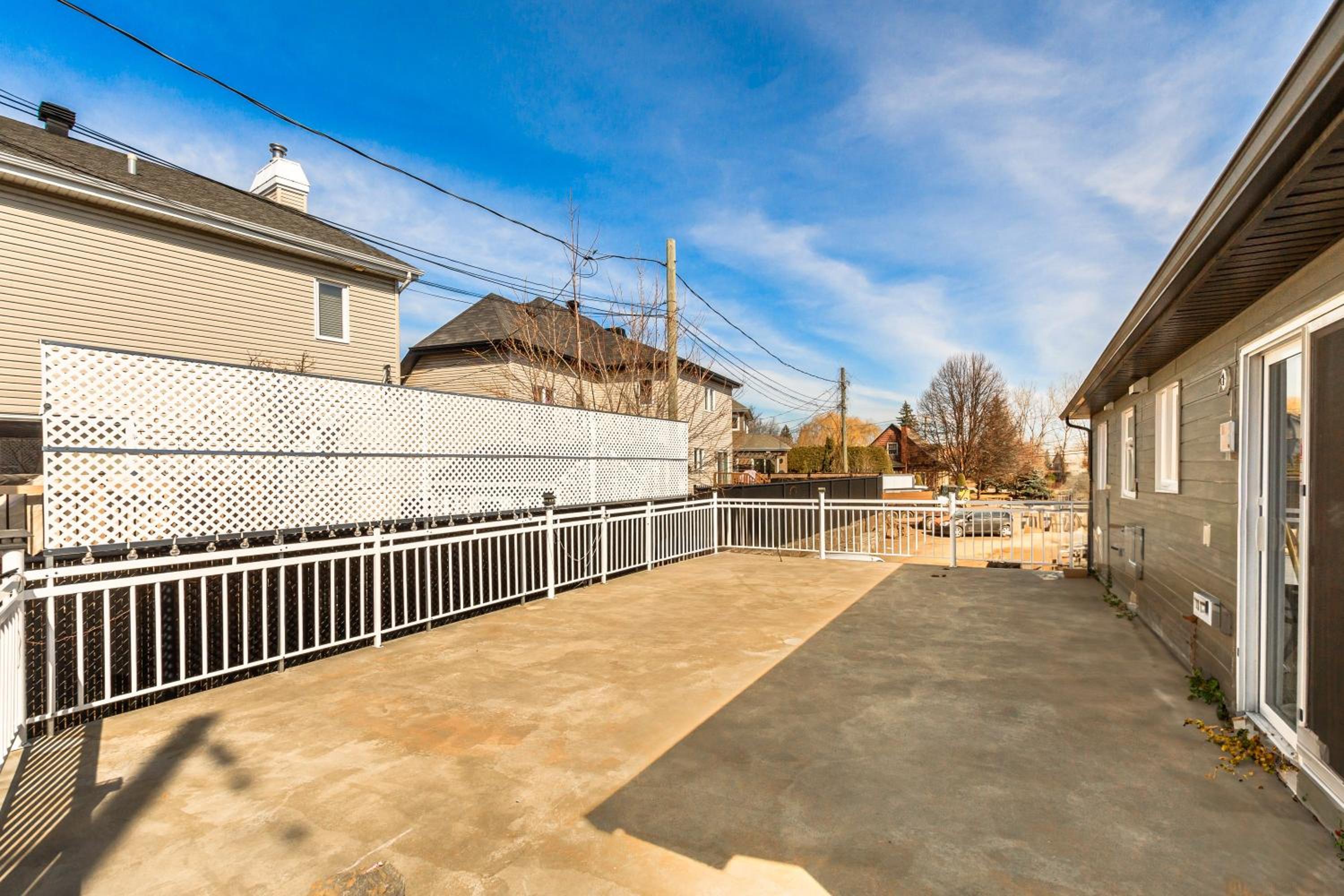 Maison à 2 chambres et sous-sol à Laval