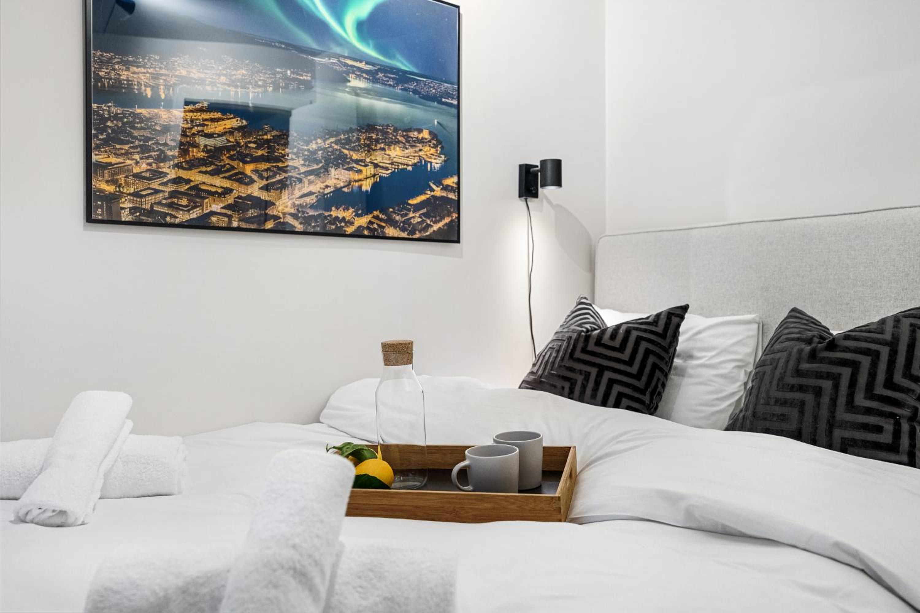 King bed - Behind Bryggen - Renovated des 23 view 3
