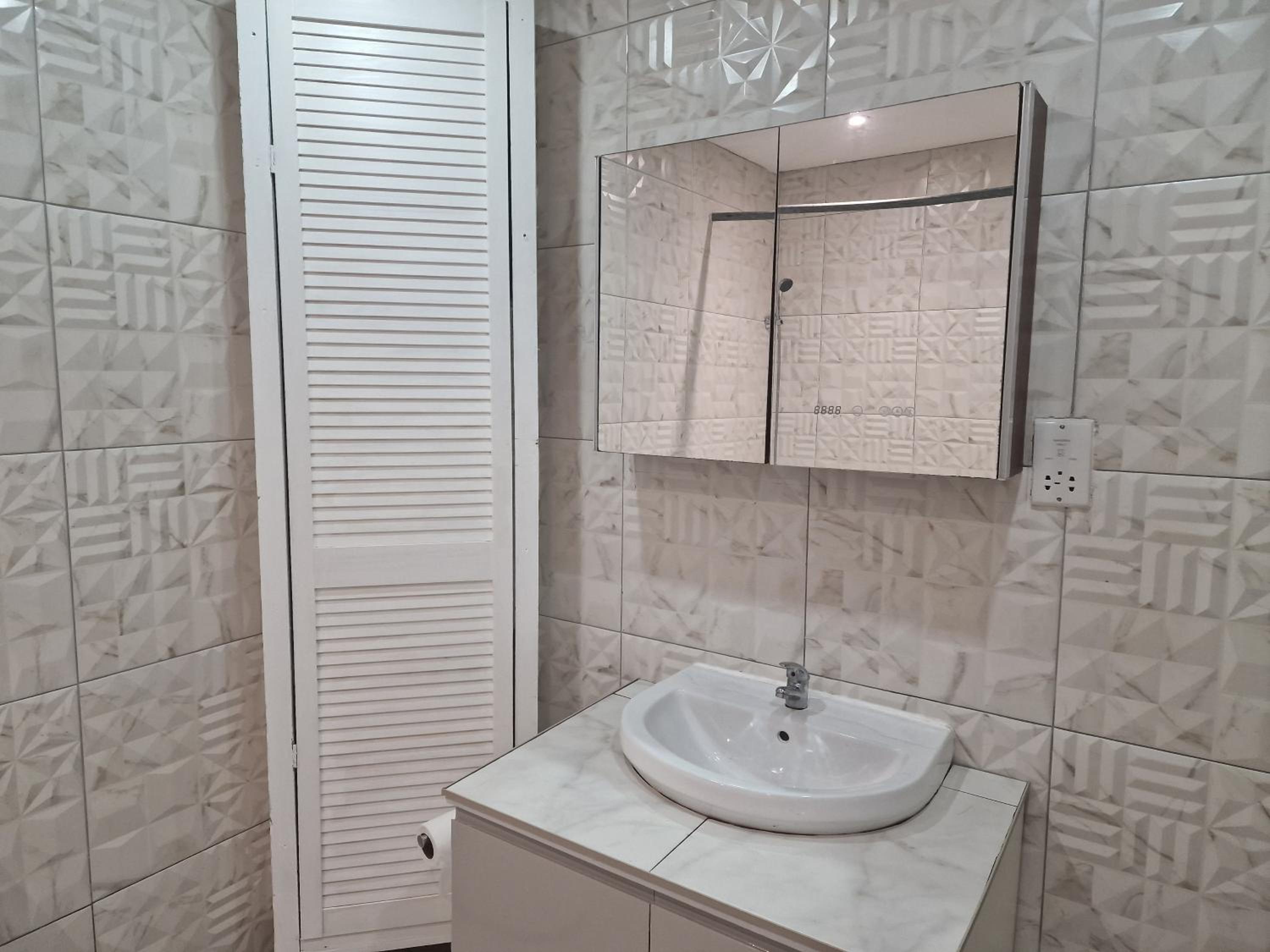 Modern garden apartment close to airport and sea view 2