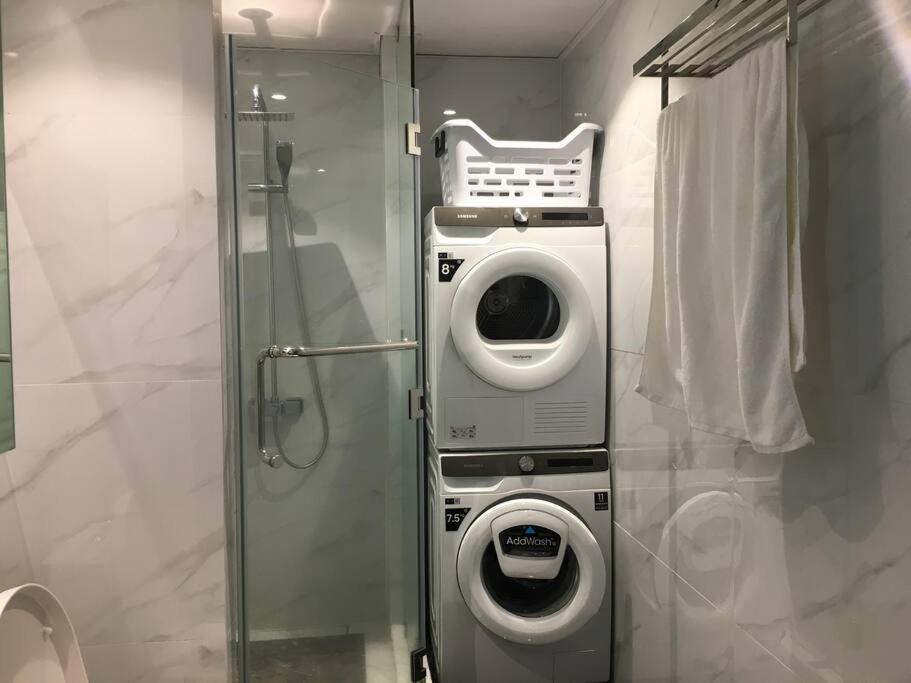 One Euphoria Modern 104sqm 2BR with Washer&Dryer view 2