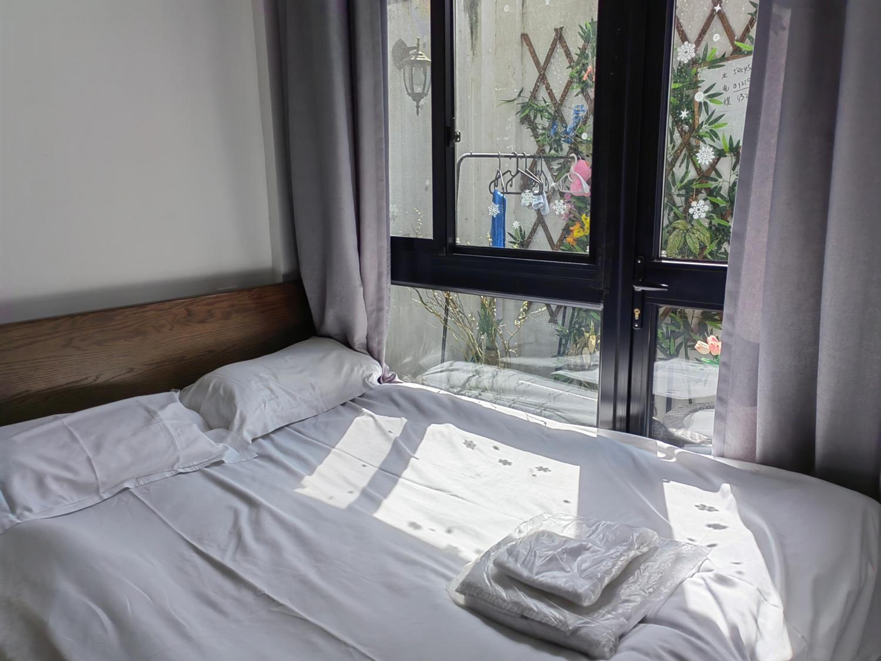 Chinese new year style Shanghai Garden Historical loft Apartment with courtyard and citywalk- Near Downtown Wukang Road