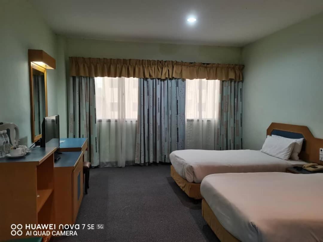 Coral Bay Resort