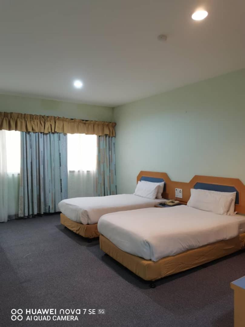 Coral Bay Resort