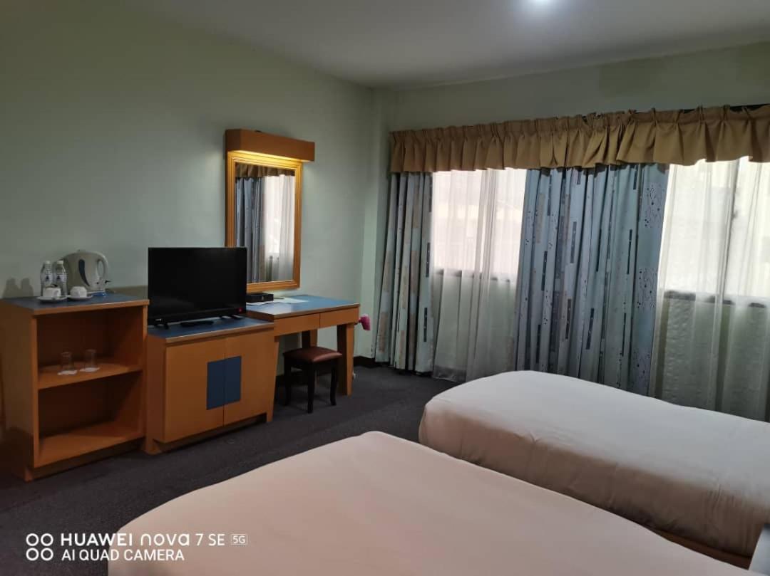 Coral Bay Resort