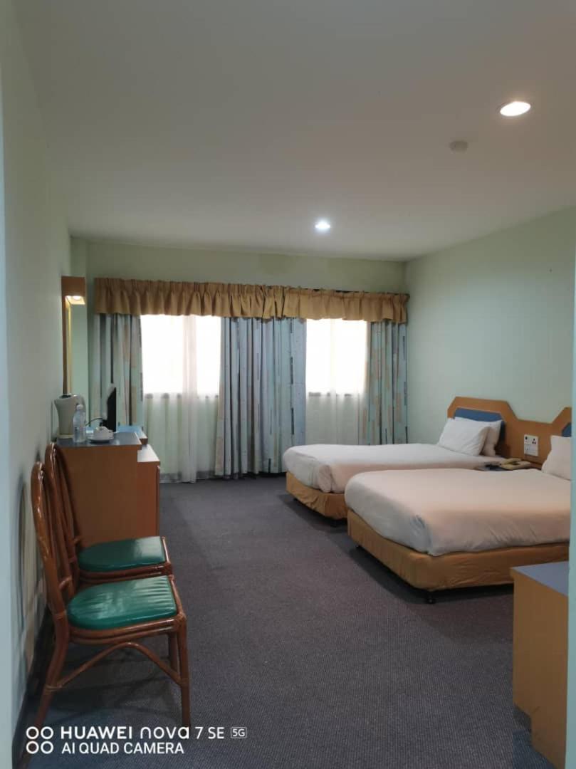 Coral Bay Resort