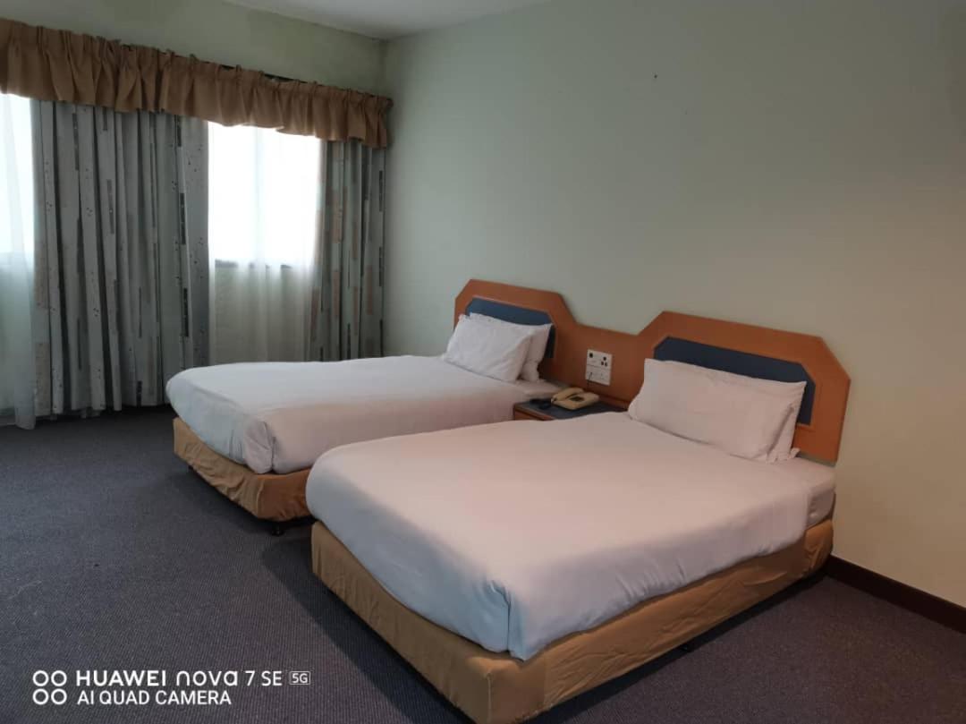 Coral Bay Resort