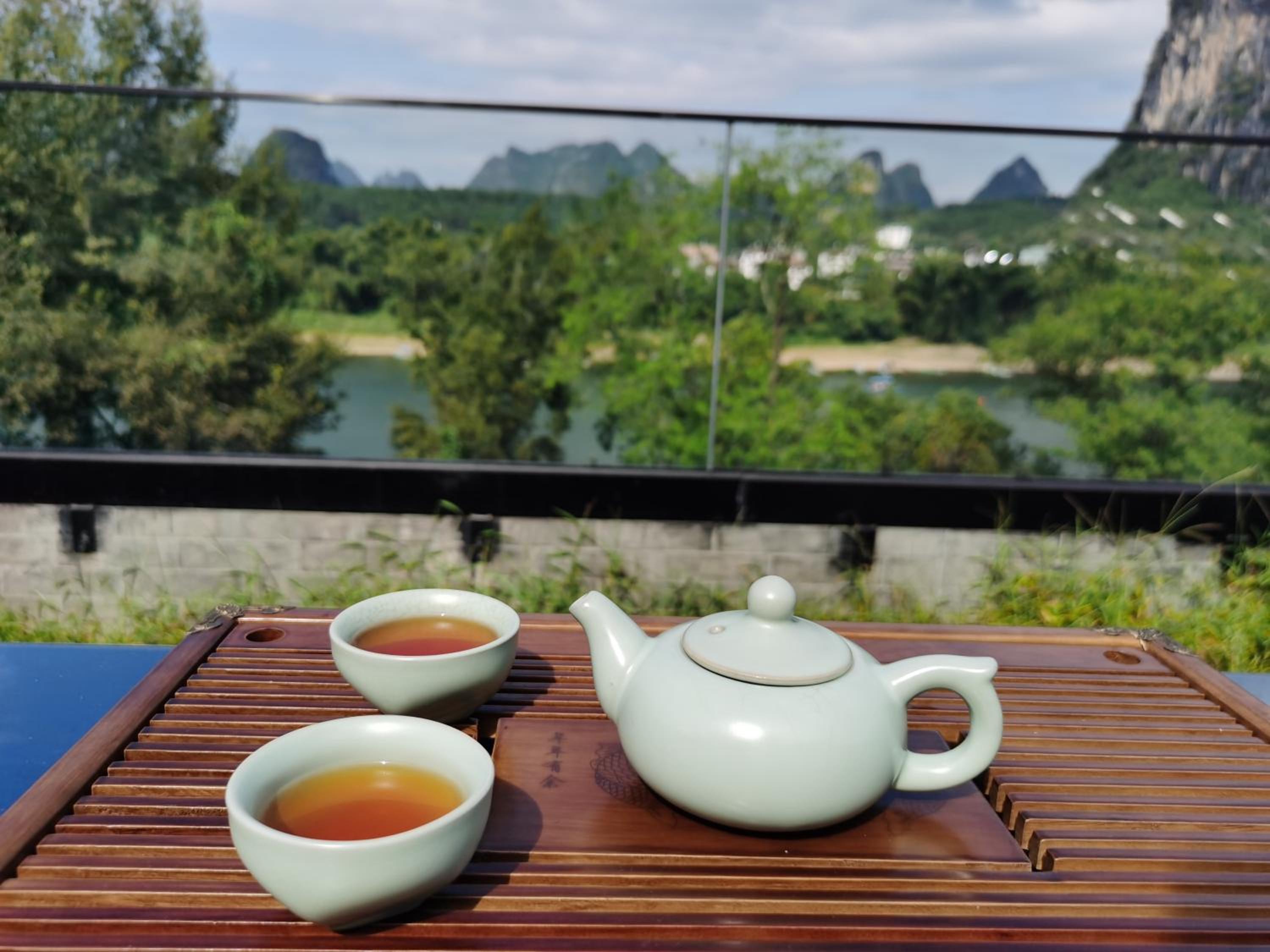 Yangshuo River Lodge Hotel--English speaking team&Swimming pool&Activties organized&Free pick up from Airport or TS over 3 nights