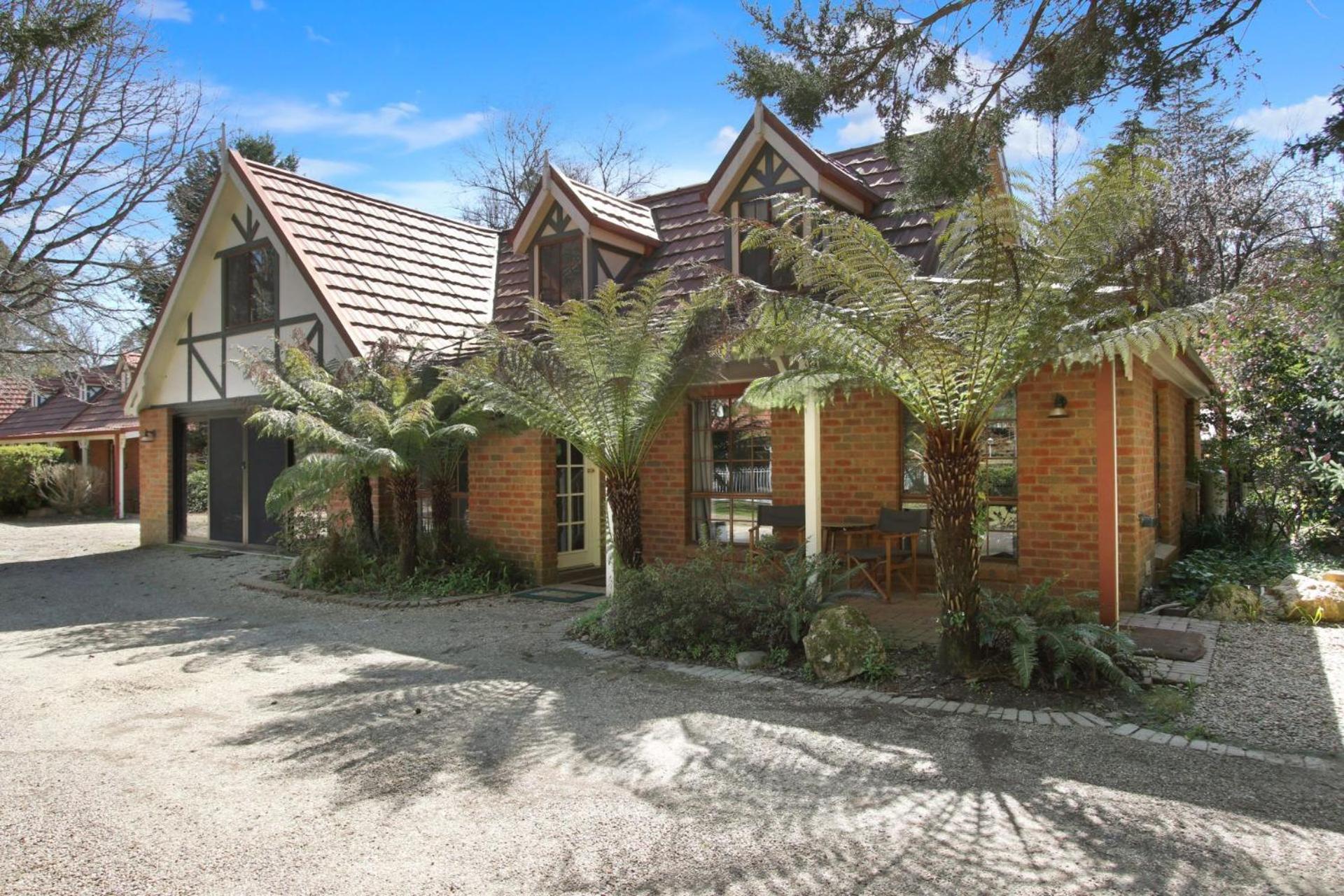 Tudor House - Large Family Home with shared pool