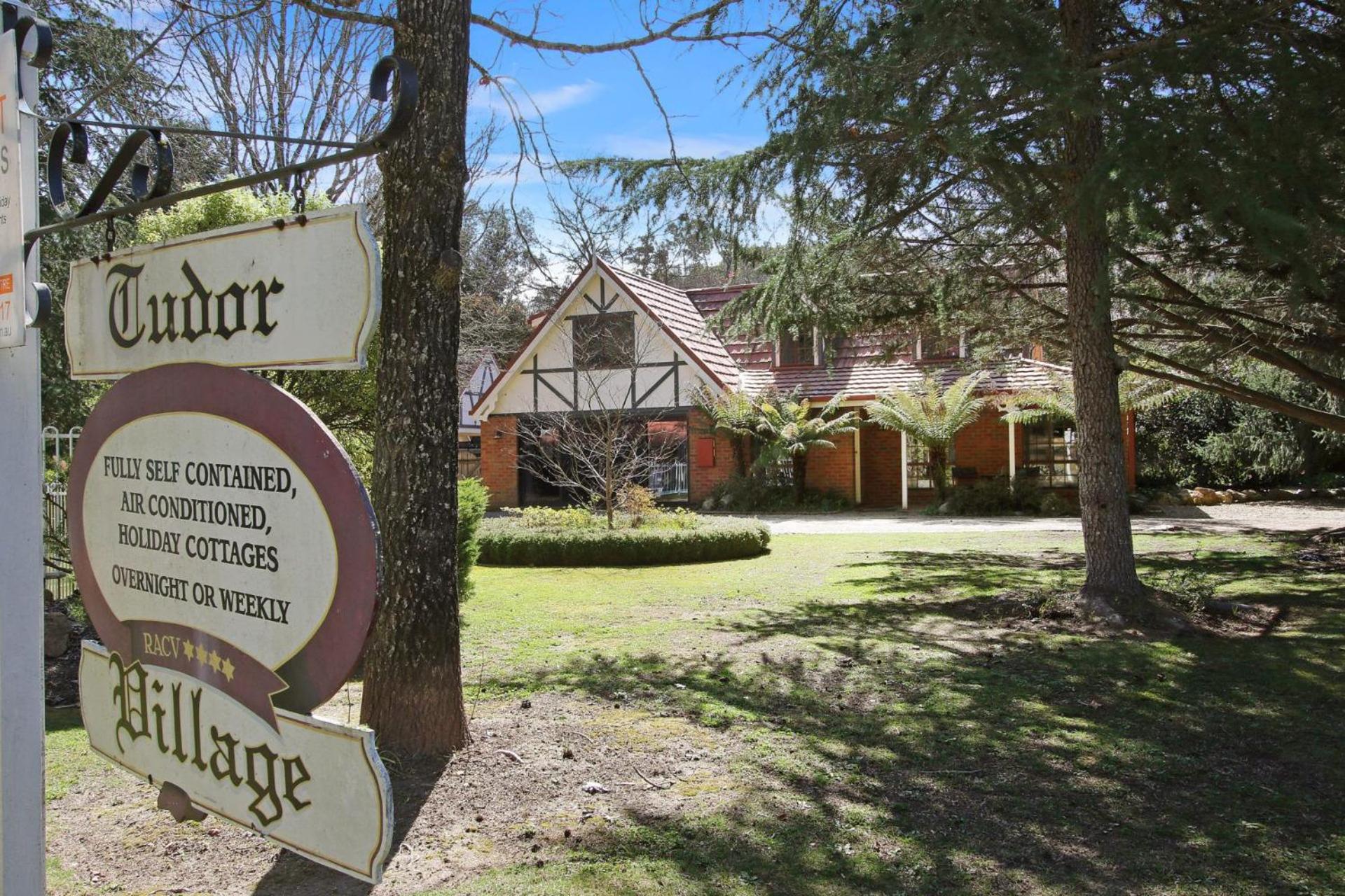 Tudor House - Large Family Home with shared pool