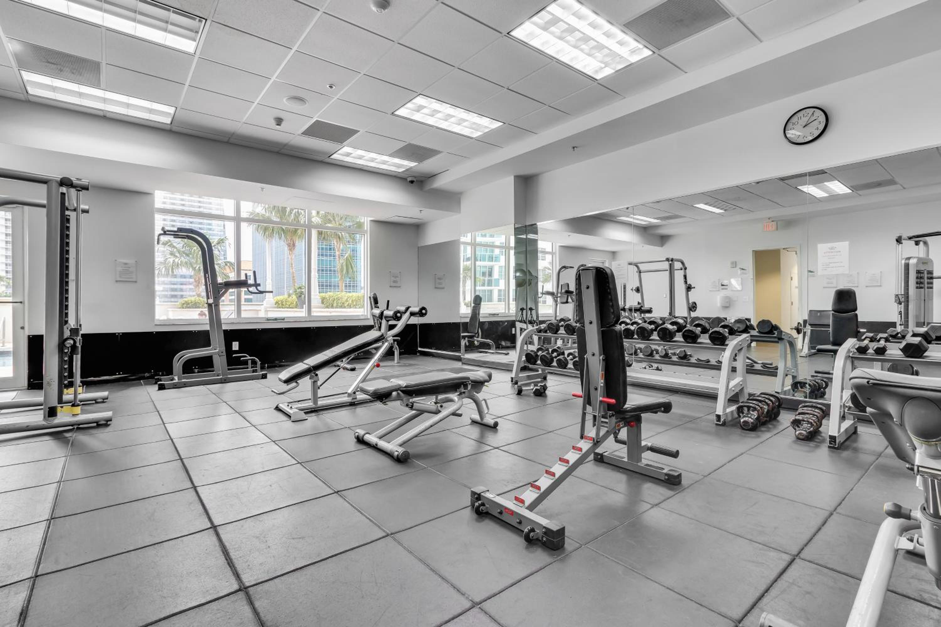 Amazing 1 Bed in Brickell key With FREE PKG