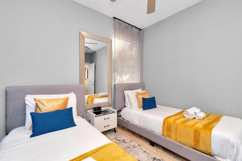 2 Homes*Sleeps 9*Gated Parking* Near NRG view 2