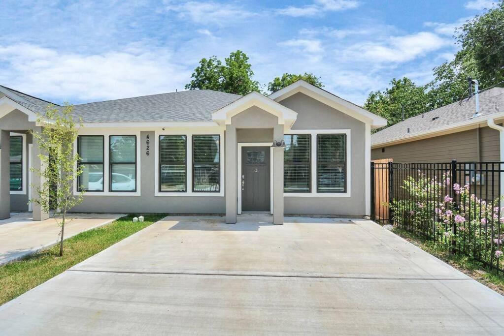 2 Homes*Sleeps 9*Gated Parking* Near NRG view 3