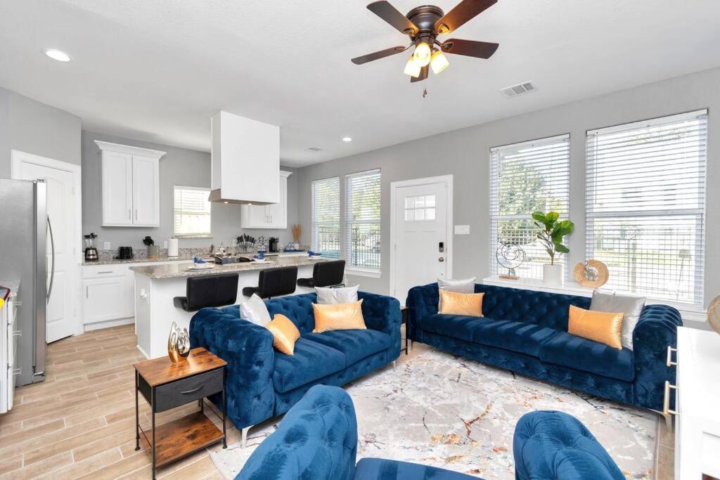 2 Homes*Sleeps 9*Gated Parking* Near NRG view 4