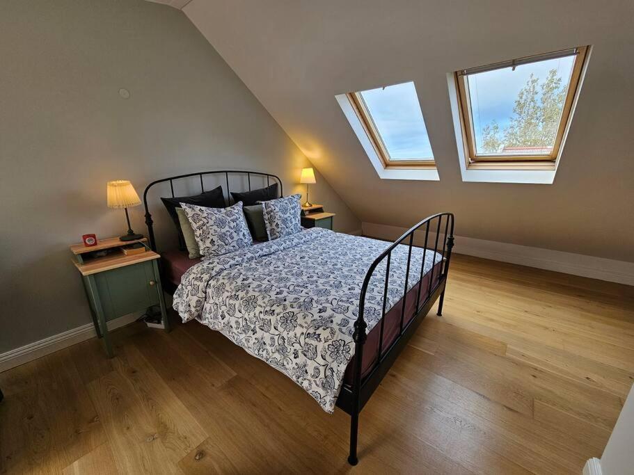 Sunny 2BR Apartment in Downtown Reykjavik view 3