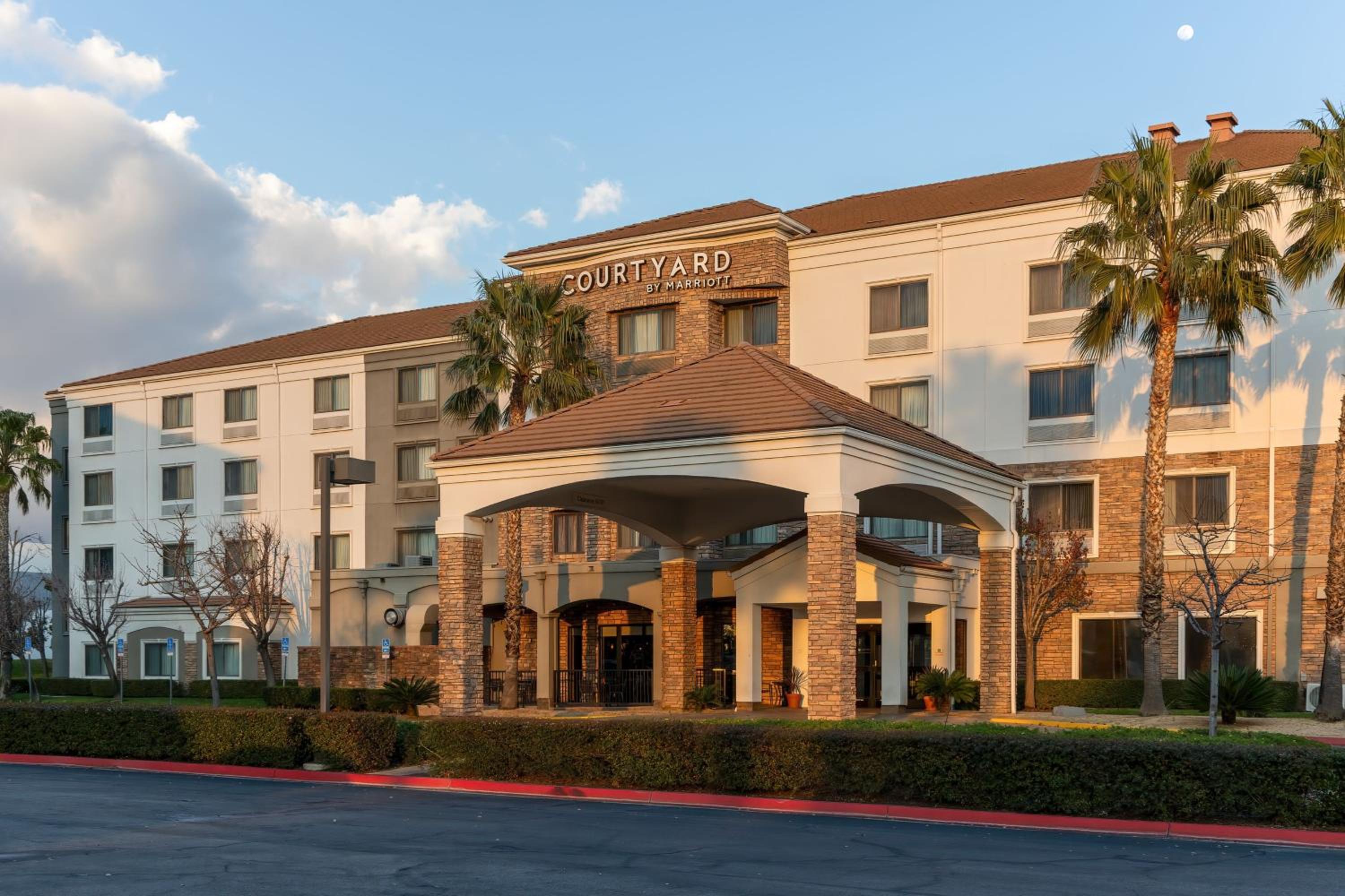 Hotel Courtyard by Marriott Ontario Rancho Cucamonga - Image 1