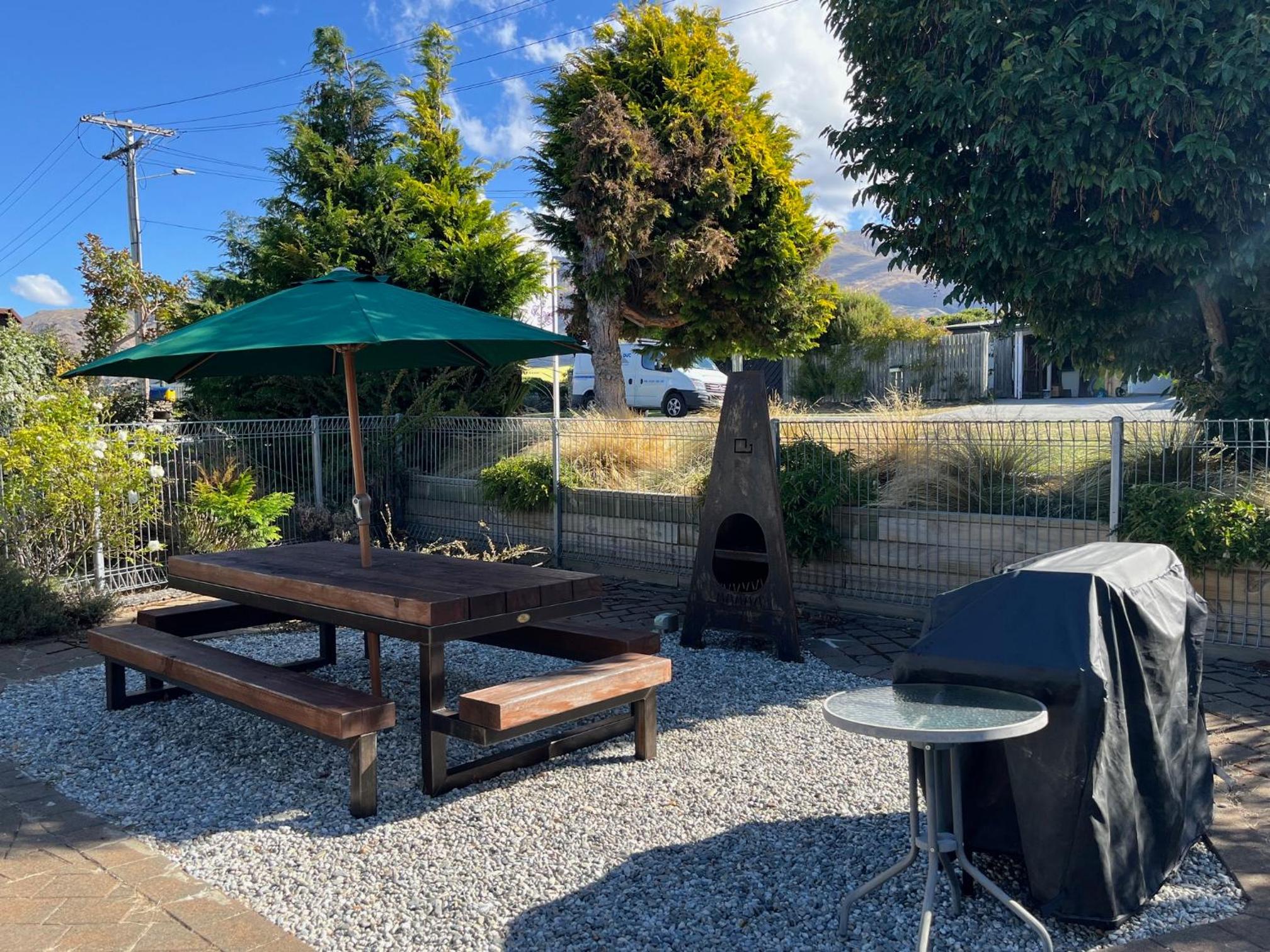 Manuka Crescent Motel