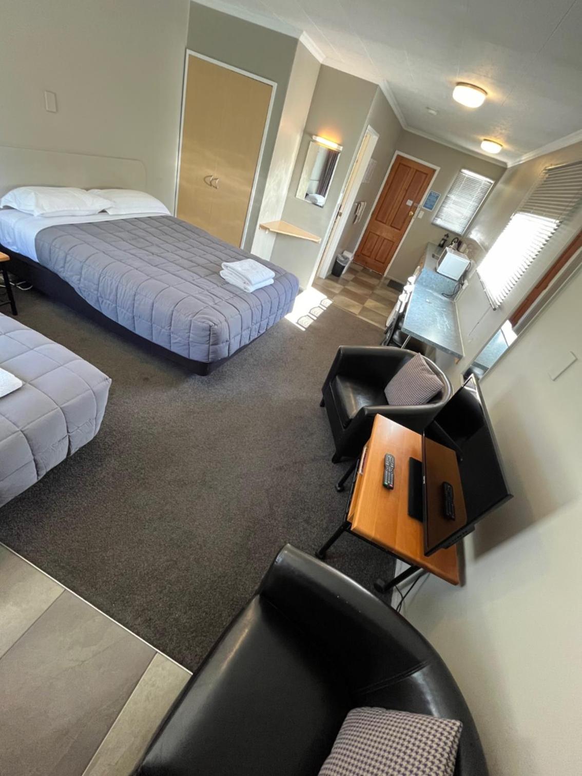 Manuka Crescent Motel