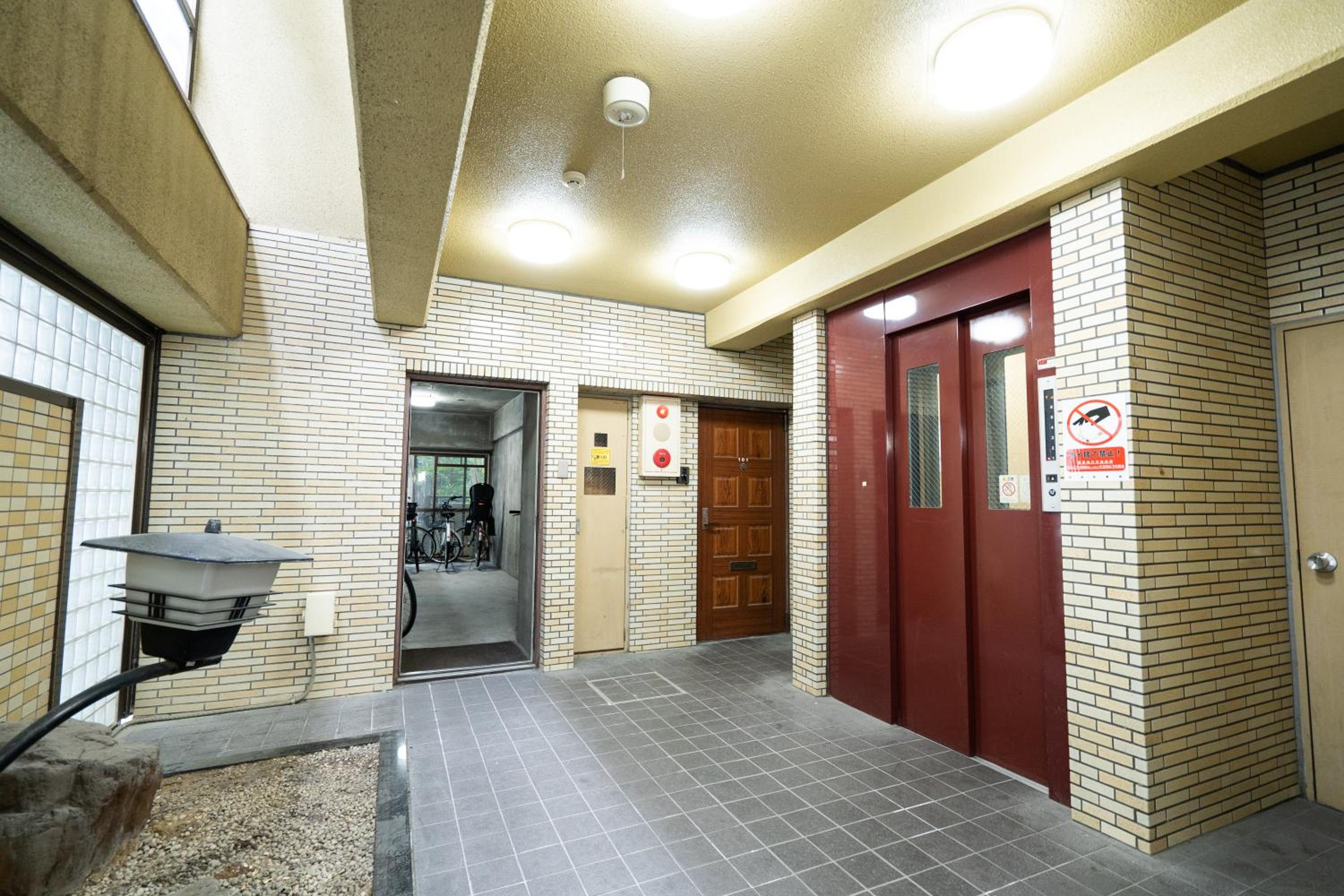 N262walk 3 minutes to Osu shopping street stay 8 people view 3