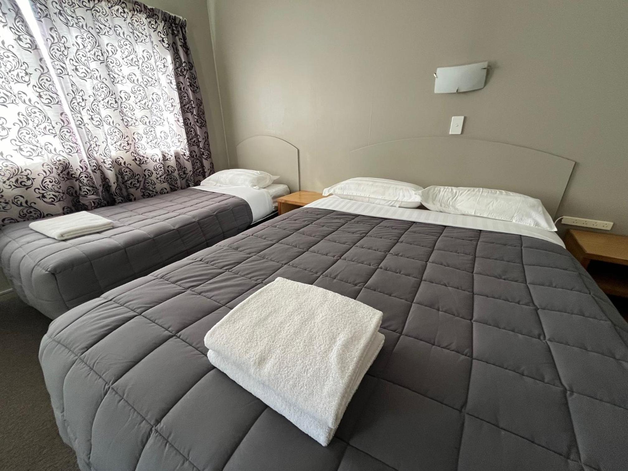 Manuka Crescent Motel