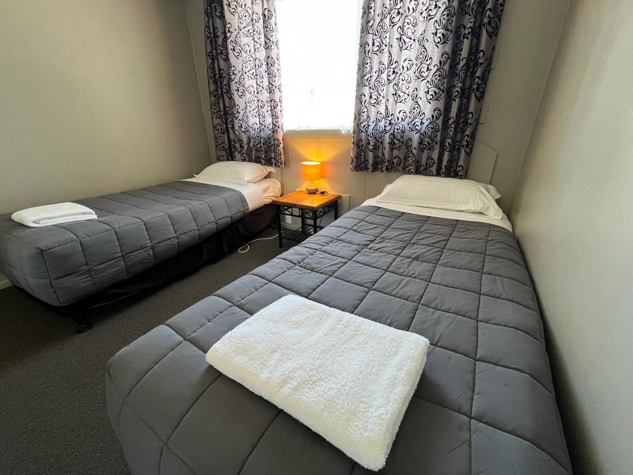 Manuka Crescent Motel