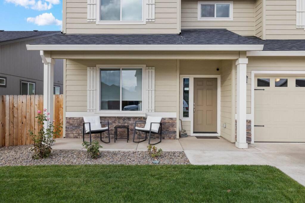Beautiful Modern Home In Medford