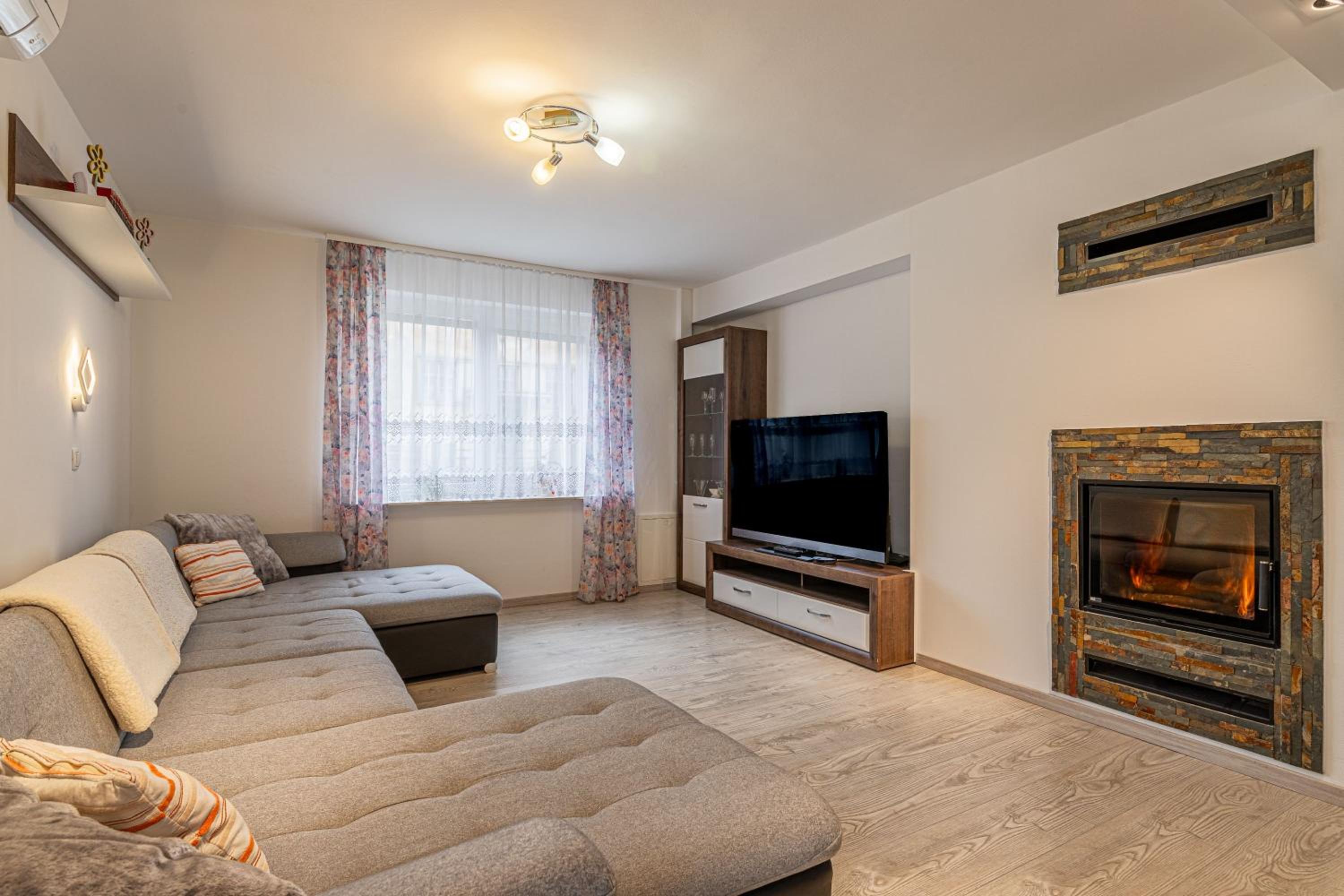 House Dijana With Pool - Happy Rentals view 4