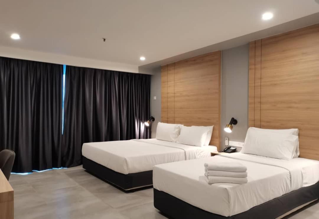 Coral Bay Resort