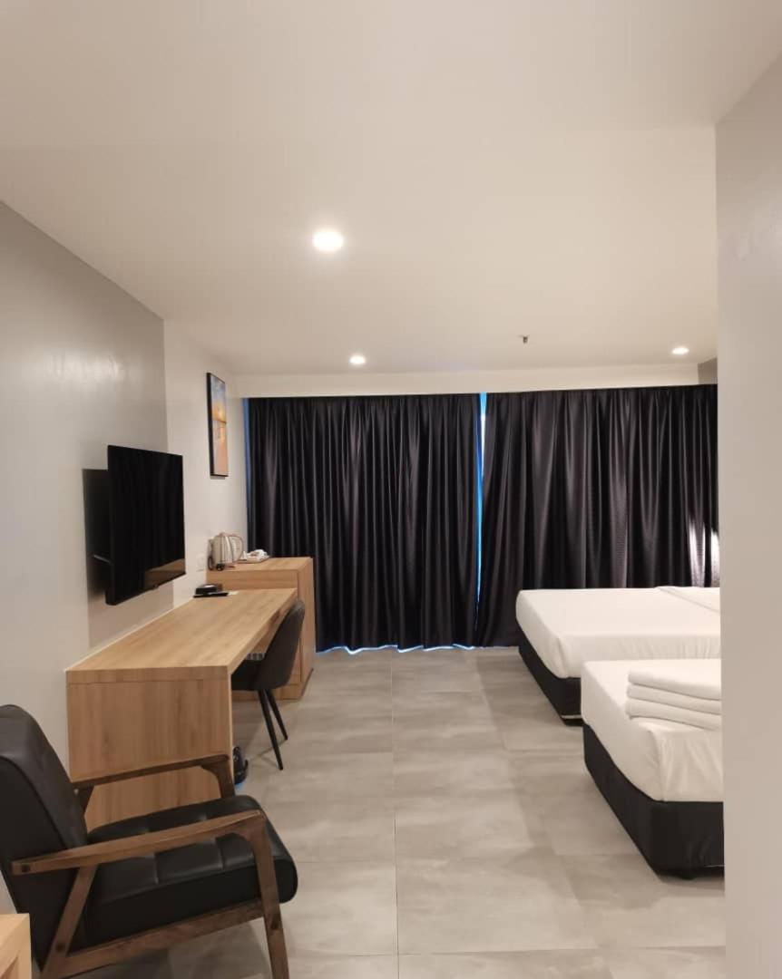 Coral Bay Resort