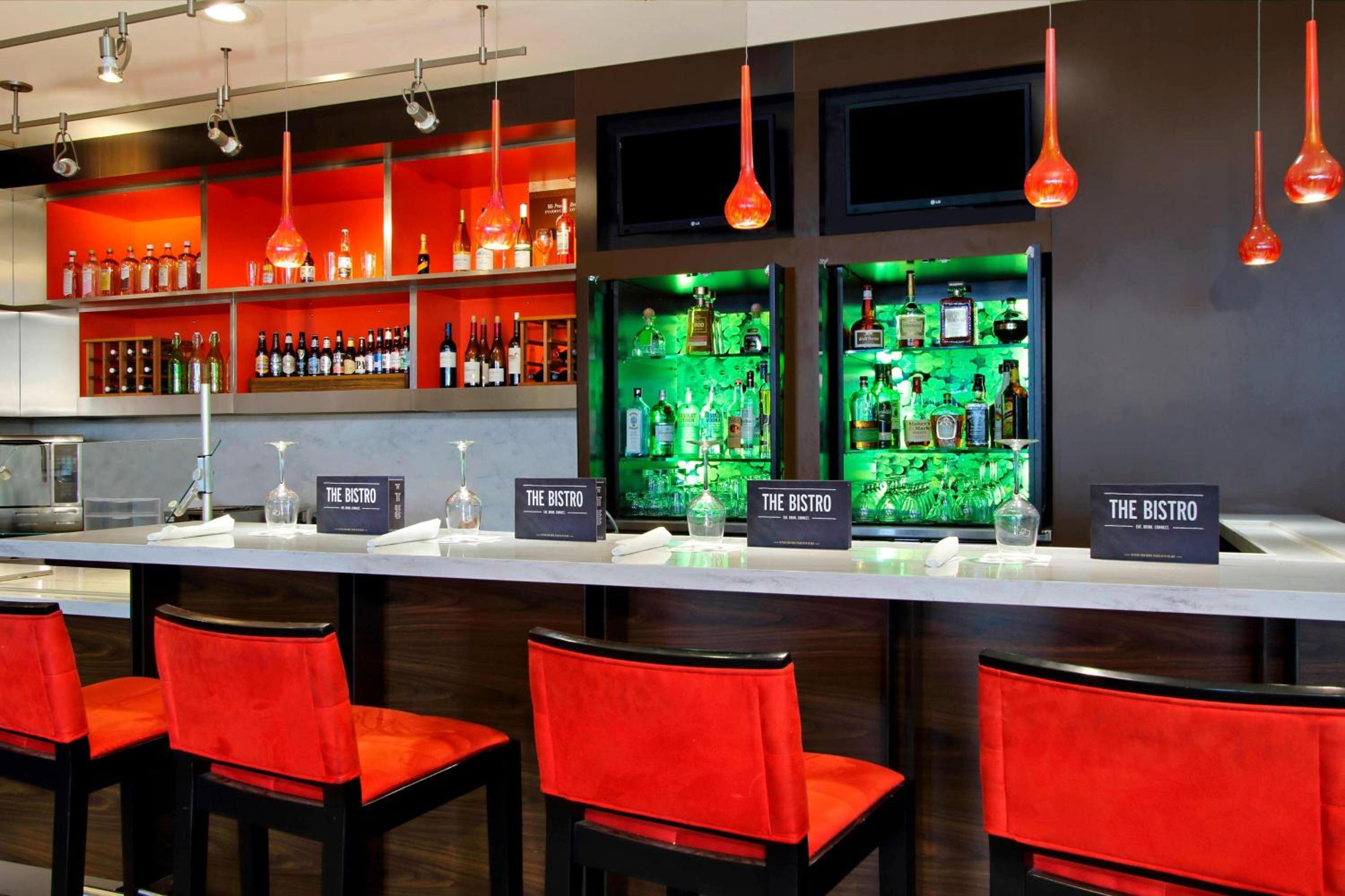 Oakland Vacations - Courtyard Oakland Downtown - Property Image 5