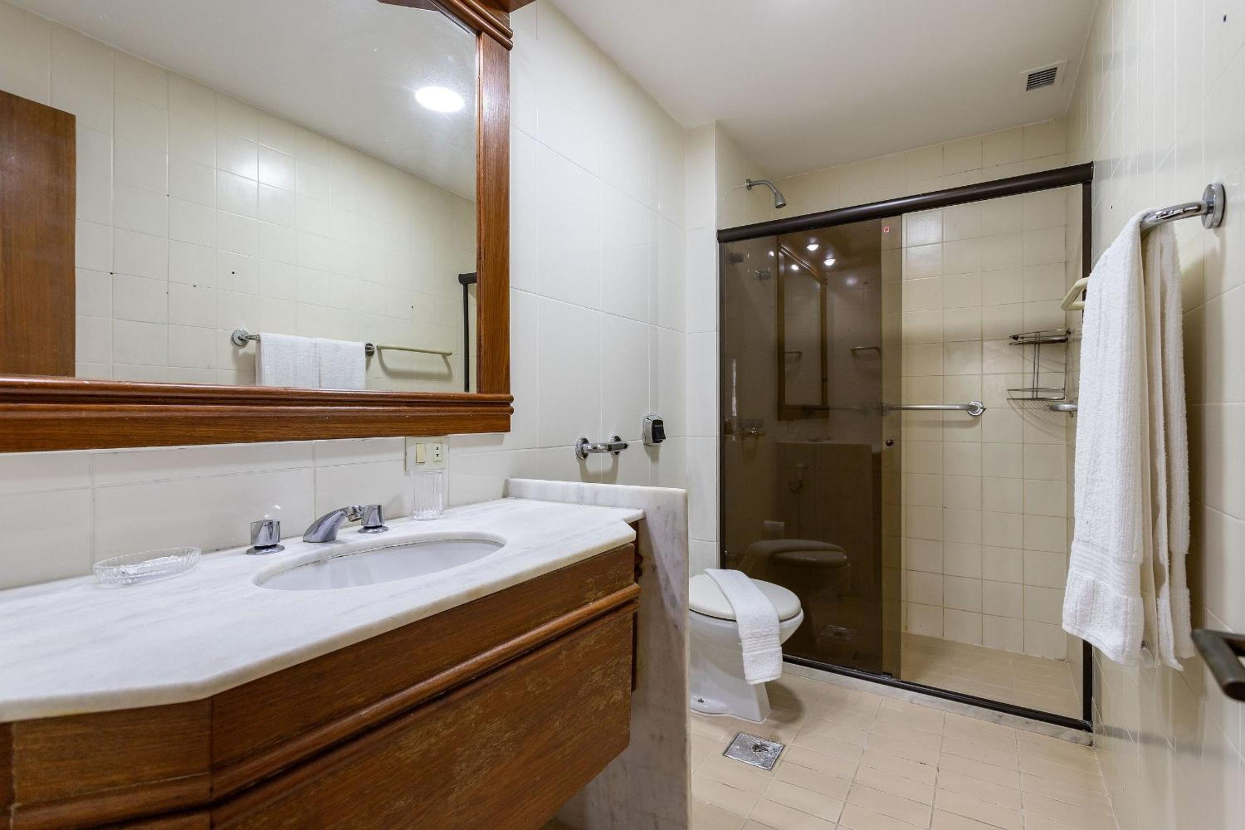 (1006) Apartment with 2 Suites and View of Christ