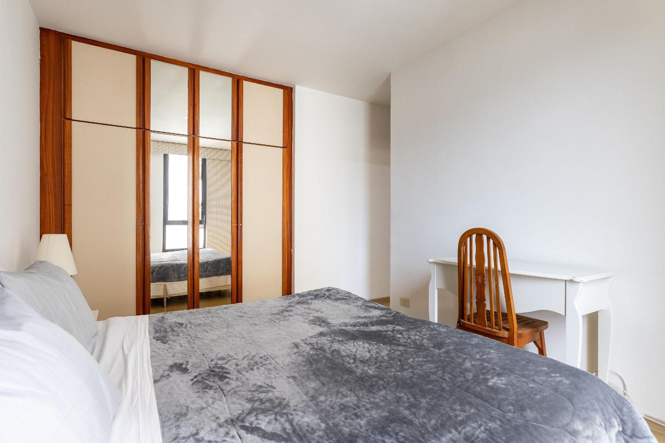(1006) Apartment with 2 Suites and View of Christ